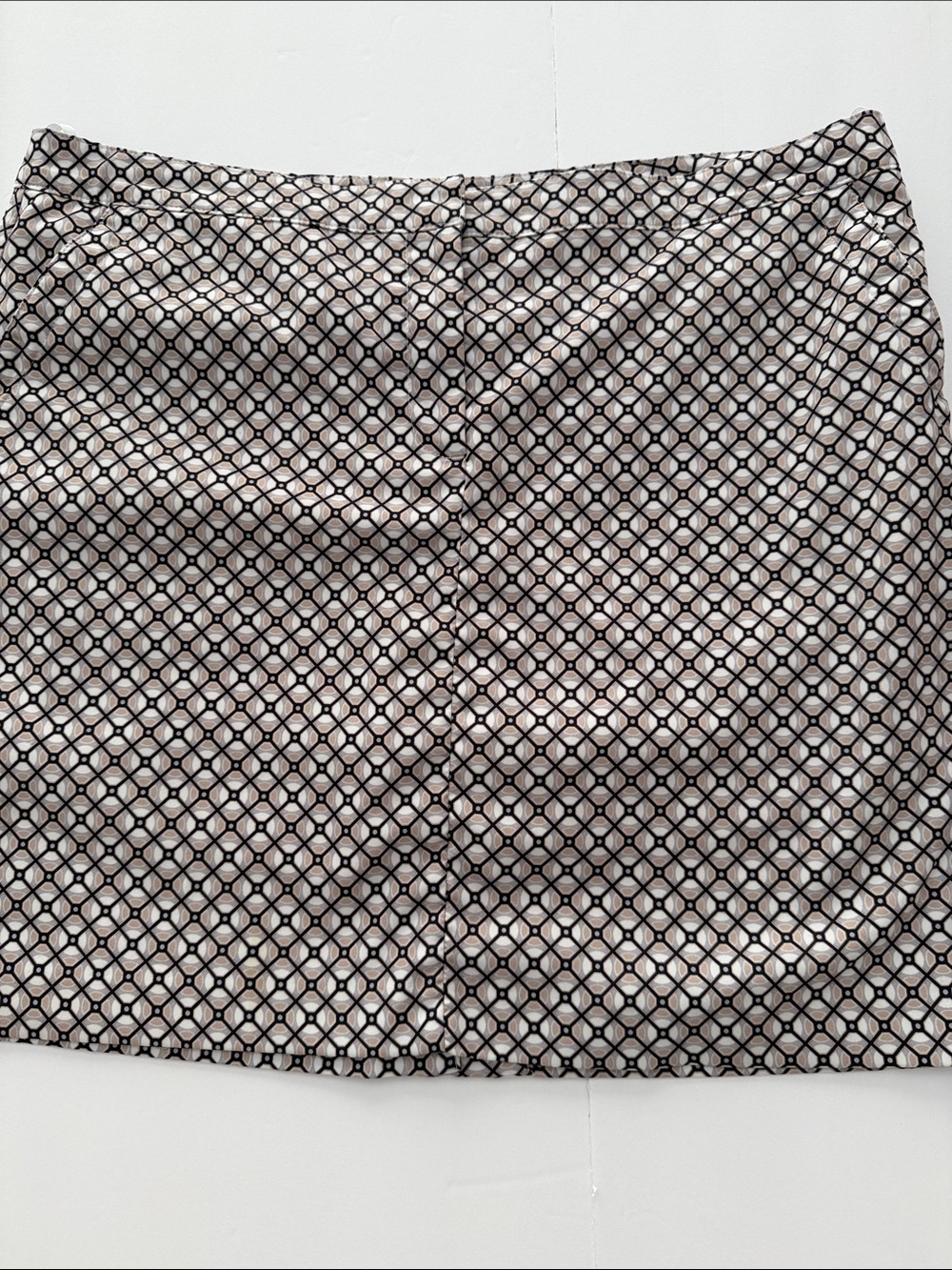 Izod Geometric Golf Skirt in Black and Cream